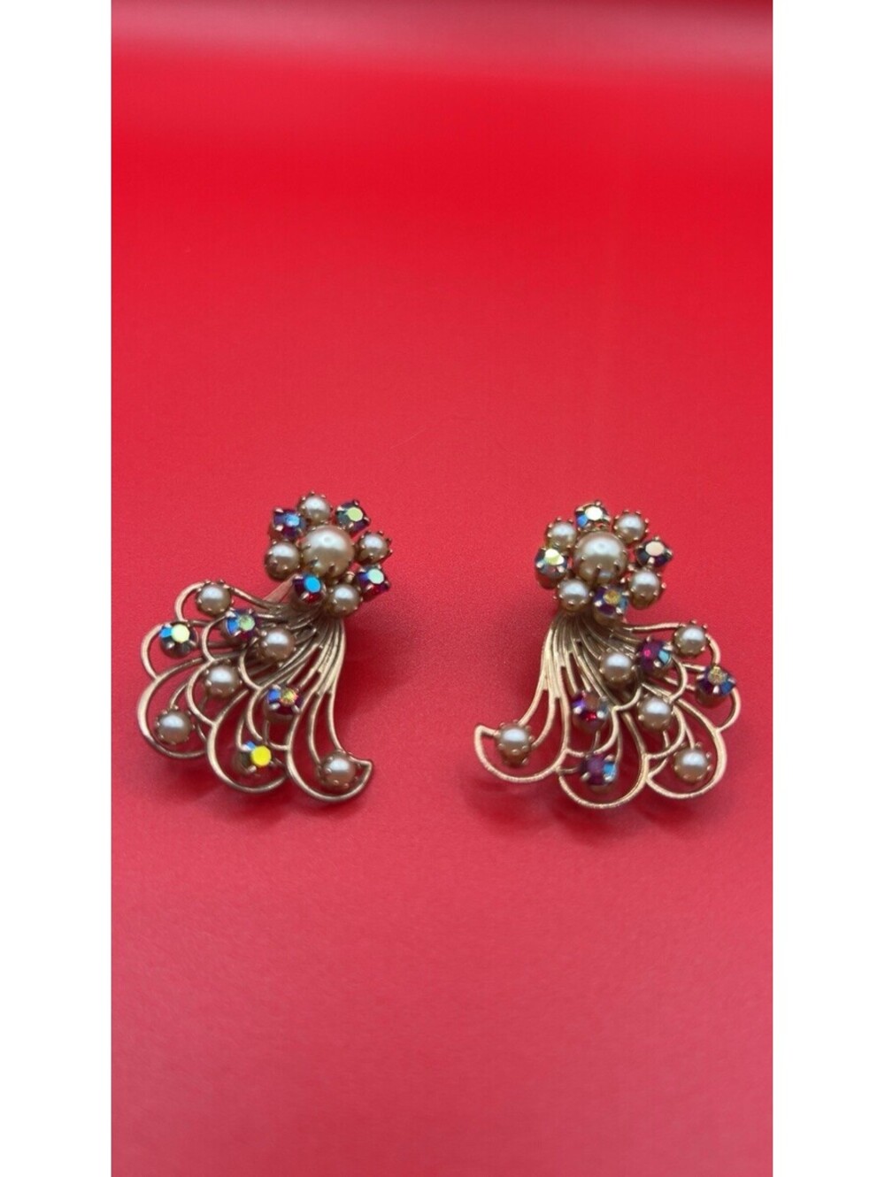 Vtg Blue Aurora Borealis Rhinestone Faux Pearls Gold Tone Curvy Clip On Earrings